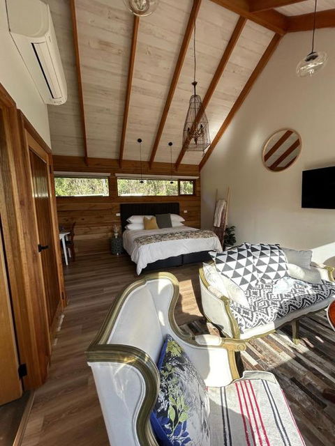 Rainy Hill Retreat - The Loft - Accommodation Bookings 1