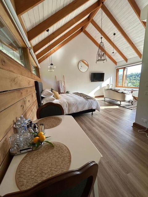 Rainy Hill Retreat - The Loft - Accommodation Bookings 0