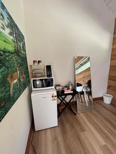 Rainy Hill Retreat - The Loft - Accommodation Bookings 3