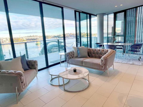 RARE Luxury Waterfront Living - Accommodation Bookings 0