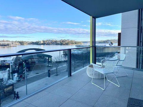 RARE Luxury Waterfront Living - Accommodation Bookings 1