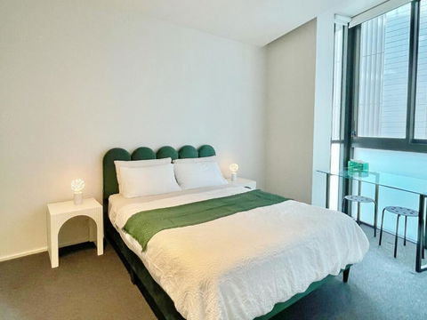 RARE Luxury Waterfront Living - Accommodation Bookings 2