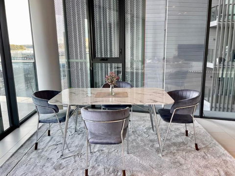 RARE Luxury Waterfront Living - Accommodation Bookings 3
