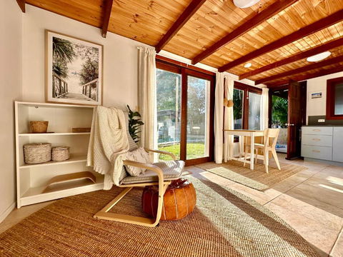 Private Access Retreat 1 Queen Bedroom W Stunning Pool And Ocean Views - Accommodation Bookings 0