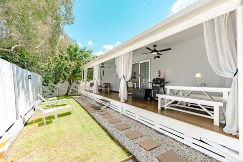 Private Outdoor Spa, Fire Pit, Cinema Room - THE COTTAGE COOLUM BEACH - Accommodation Bookings 3