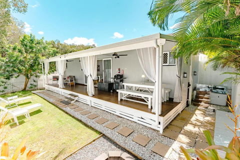 Private Outdoor Spa, Fire Pit, Cinema Room - THE COTTAGE COOLUM BEACH - Accommodation Bookings 1
