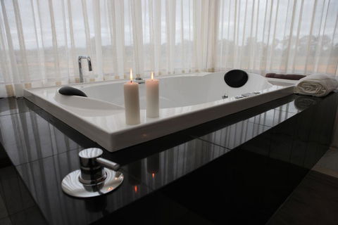 Aurora Cottages Bush Retreat - Accommodation Bookings 0