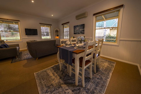 Autumn Beauty - Cottage 3 - Accommodation Bookings 2