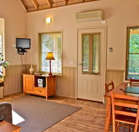 Autumn Leaf Cottage 1 - Accommodation Bookings