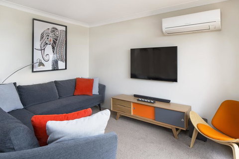 Avalanche 6 - Sophisticated Style &modern Comfort With A Central Location - Accommodation Bookings 3