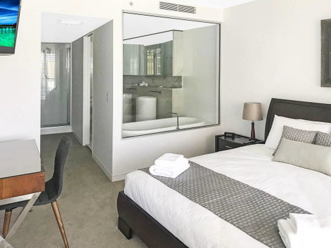 Awesome Ocean Views Broadbeach WiFi, Netflix, Wine - Accommodation Bookings 2