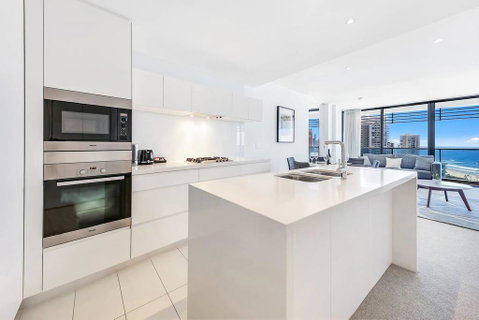 Awesome Ocean Views Broadbeach WiFi, Netflix, Wine - Accommodation Bookings 3