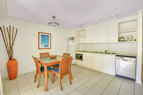 Baden 61 - Rainbow Shores, Air Conditioned Unit, Walk To Beach, Pool, Tennis Court - Accommodation Bookings 3