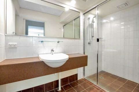 Baden 61 - Rainbow Shores, Air Conditioned Unit, Walk To Beach, Pool, Tennis Court - Accommodation Bookings 2