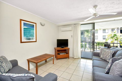 Baden 72 - Rainbow Shores, Stroll To The Beach, Air Con, Swimming Pools - Accommodation Bookings 1