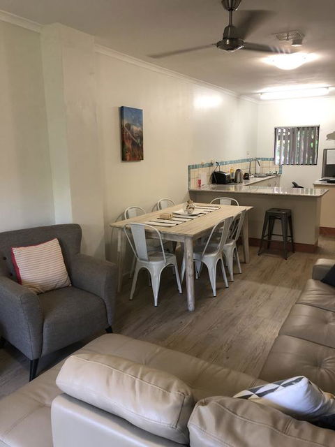 Balcony Apartment Port Douglas - Accommodation Bookings 2
