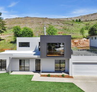 Balcony to Bogong - modern house ten minute stroll to town - Accommodation Bookings