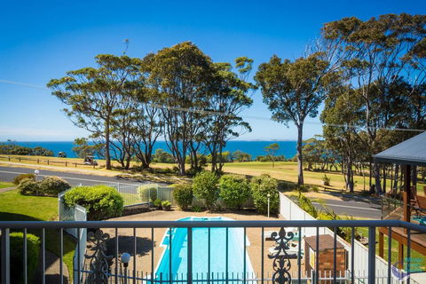Ballingalla Apartments - By The Golf Course - Accommodation Bookings 0