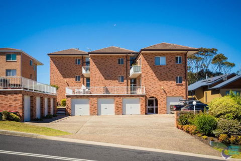 Ballingalla Apartments - By The Golf Course - Accommodation Bookings 2