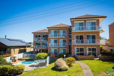 Ballingalla Apartments - By The Golf Course - Accommodation Bookings 1