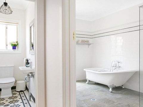 Ballogie Lodge - A Quality, Timeless Retreat - Accommodation Bookings 1