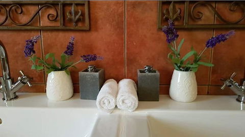 Barossa Glen - Henri's Cottage - Bed & Breakfast - Accommodation Bookings 2