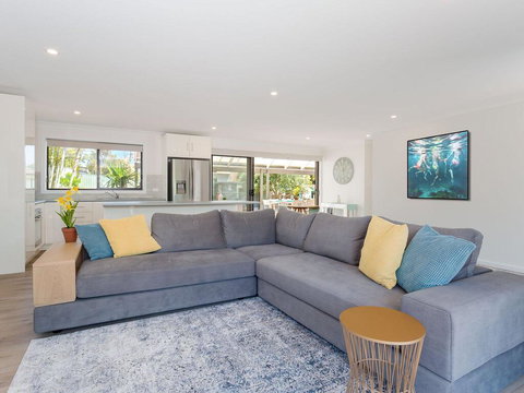 Bay Dream Believer', 16 Verona Road - Pet Friendly, Boat Parking & WIFI - Accommodation Bookings 1