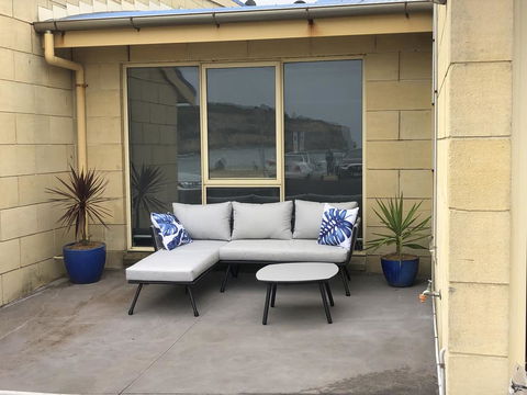 Bayview No 2 - Next To The Beach - Accommodation Bookings 3