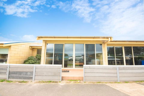 Bayview No 2 - Next To The Beach - Accommodation Bookings 0