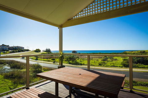 Beach Breakers Apartment - Stunning Views - Accommodation Bookings 1