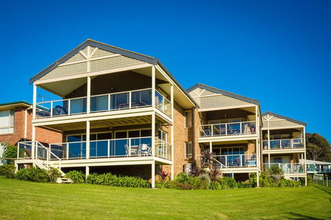 Beach Breakers Apartment - Stunning Views - Accommodation Bookings 2