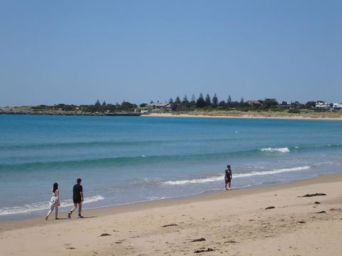 Beach Holiday Cottage - Accommodation Bookings 1