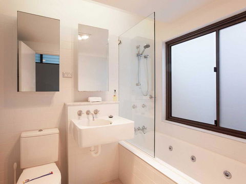 Beach House 7' 26 One Mile Close - Air Conditioned, Wifi, Foxtel, Linen - Accommodation Bookings 1