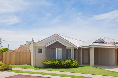 Beach Resort Chalet - Accommodation Bookings 1