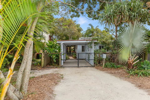 BEACH RETREAT - Accommodation Bookings 2