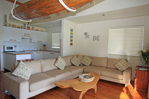 Beach Shack On The Lagoon - Accommodation Bookings 2