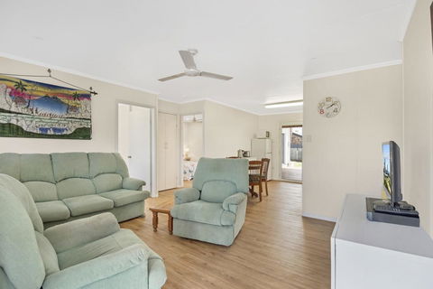 Beach Shack On Towners - Accommodation Bookings 1