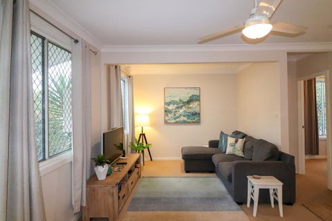 Beach Side Cottage At Blacksmiths - Accommodation Bookings 3