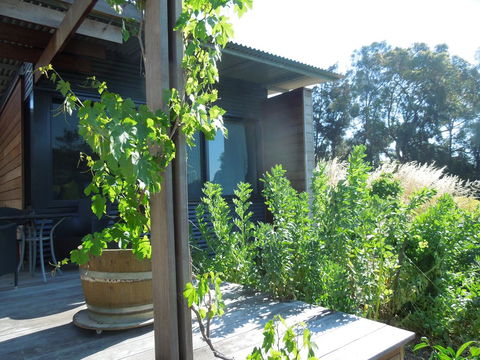 Beach Side Garden Apartment - Accommodation Bookings 0