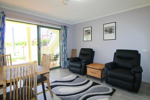 Beachfront 2, 25 Willow Street - Accommodation Bookings 2