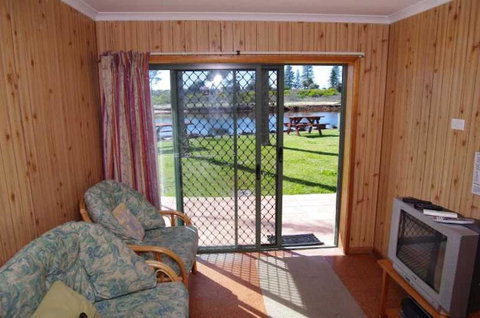 Beachfront 5, 25 Willow Street - Accommodation Bookings 3