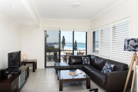 Beachfront 8 - Accommodation Bookings 3