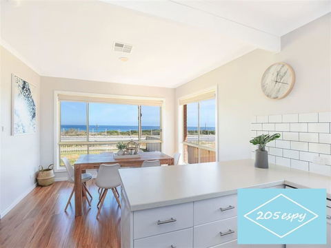 Beachfront Living! - Accommodation Bookings 0