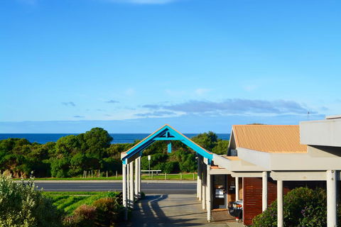 Beachfront Motel - Accommodation Bookings 1