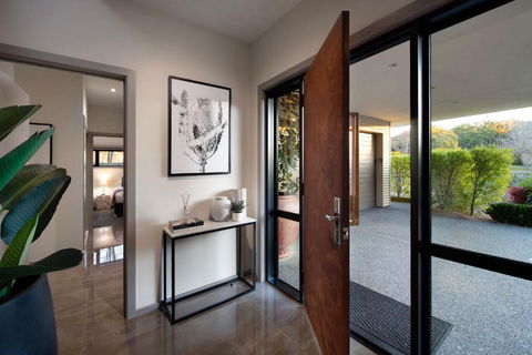 Retreat Lake Daylesford - Free Wifi - Accommodation Bookings 1