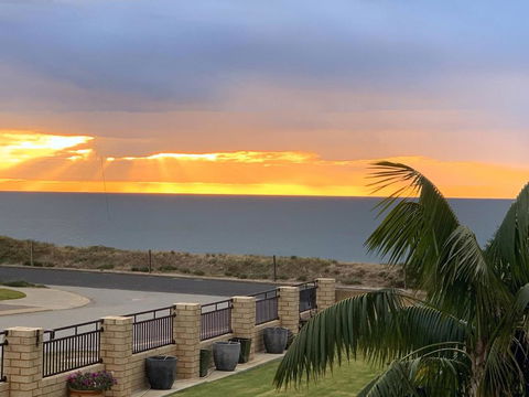 Relaxing Getaway Beachfront Access Multi Family Pets Mandurah - Accommodation Bookings 1