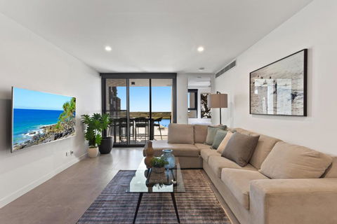 Riverfront 2-Bed With Pool, Sauna, Gym & Views - Accommodation Bookings 0