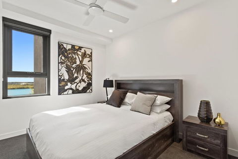 Riverfront 2-Bed With Pool, Sauna, Gym & Views - Accommodation Bookings 2