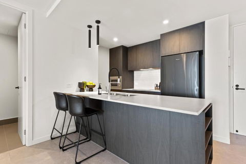 Riverfront 2-Bed With Pool, Sauna, Gym & Views - Accommodation Bookings 3