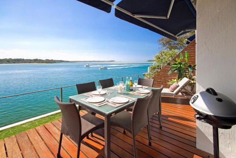 Riverfront Apartment, Perfect Location - Accommodation Bookings 1